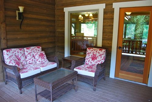 Glacier Guides Lodge West Glacier Ngoại thất bức ảnh
