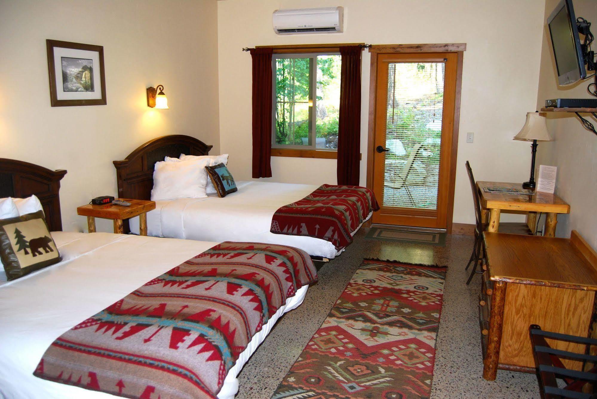 Glacier Guides Lodge West Glacier Ngoại thất bức ảnh